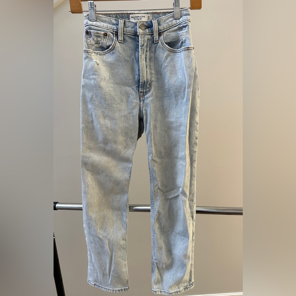Abercrombie and Fitch ankle straight ultra high-rise. S-24 00s